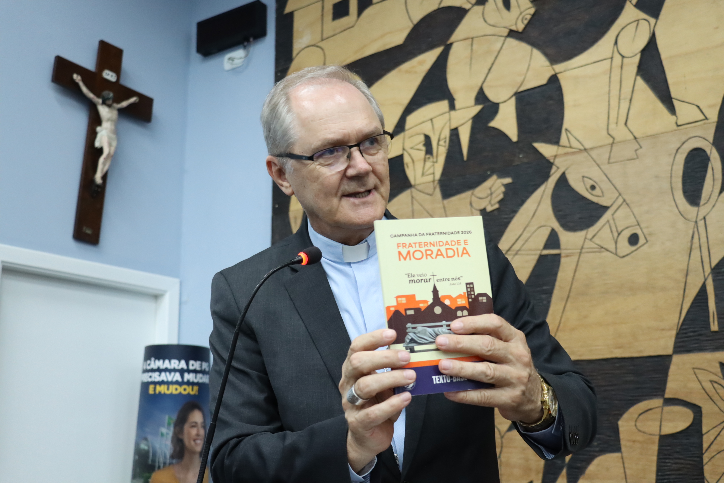 Bispo de Ponta Grossa utiliza a Tribuna Livre para debater fraternidade e moradia 