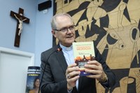 Bispo de Ponta Grossa utiliza a Tribuna Livre para debater fraternidade e moradia 