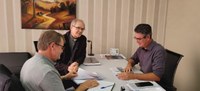 Bispo Dom Bruno visita gabinete da presidência da Câmara e reforça união entre fé e compromisso público