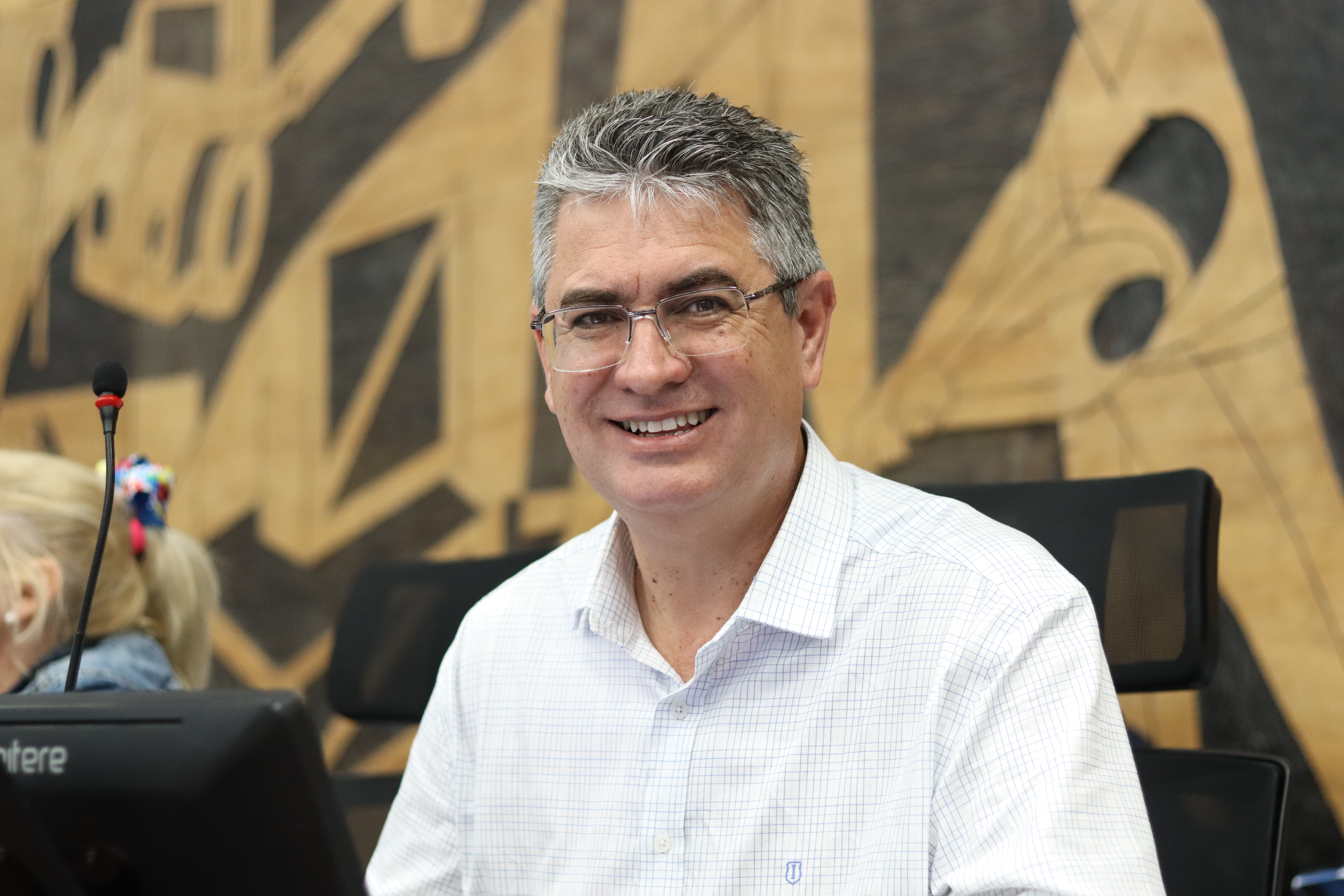 Câmara aprova projeto que regulamenta identificação em caçambas de entulho em Ponta Grossa