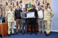 Câmara entrega Moção de Aplauso para Associação da Vila Militar