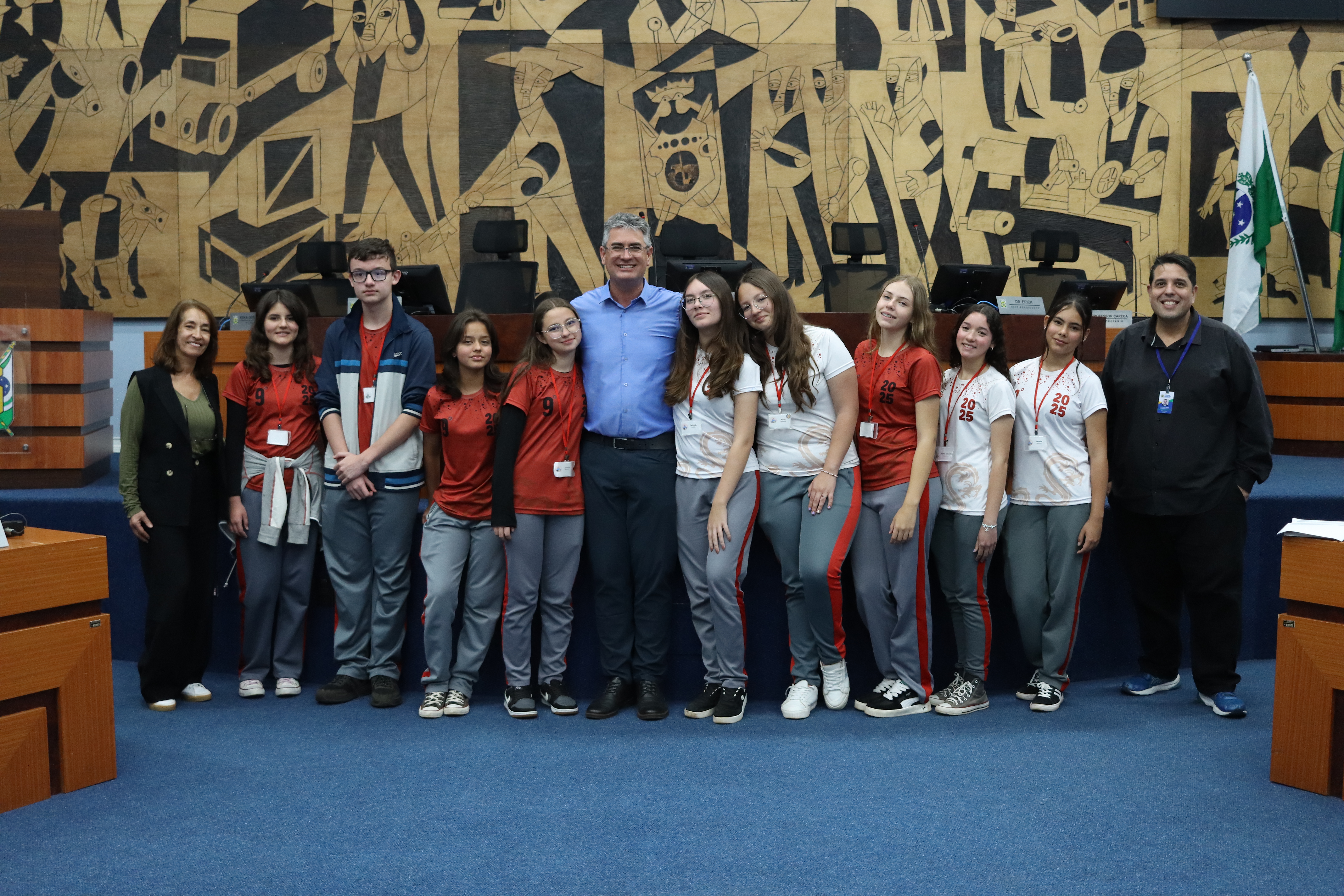 Câmara Municipal recebe visita da Escola Estadual Jesus Divino Operário  