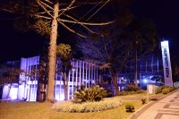 Câmara recebe iluminação alusiva ao Agosto Lilás