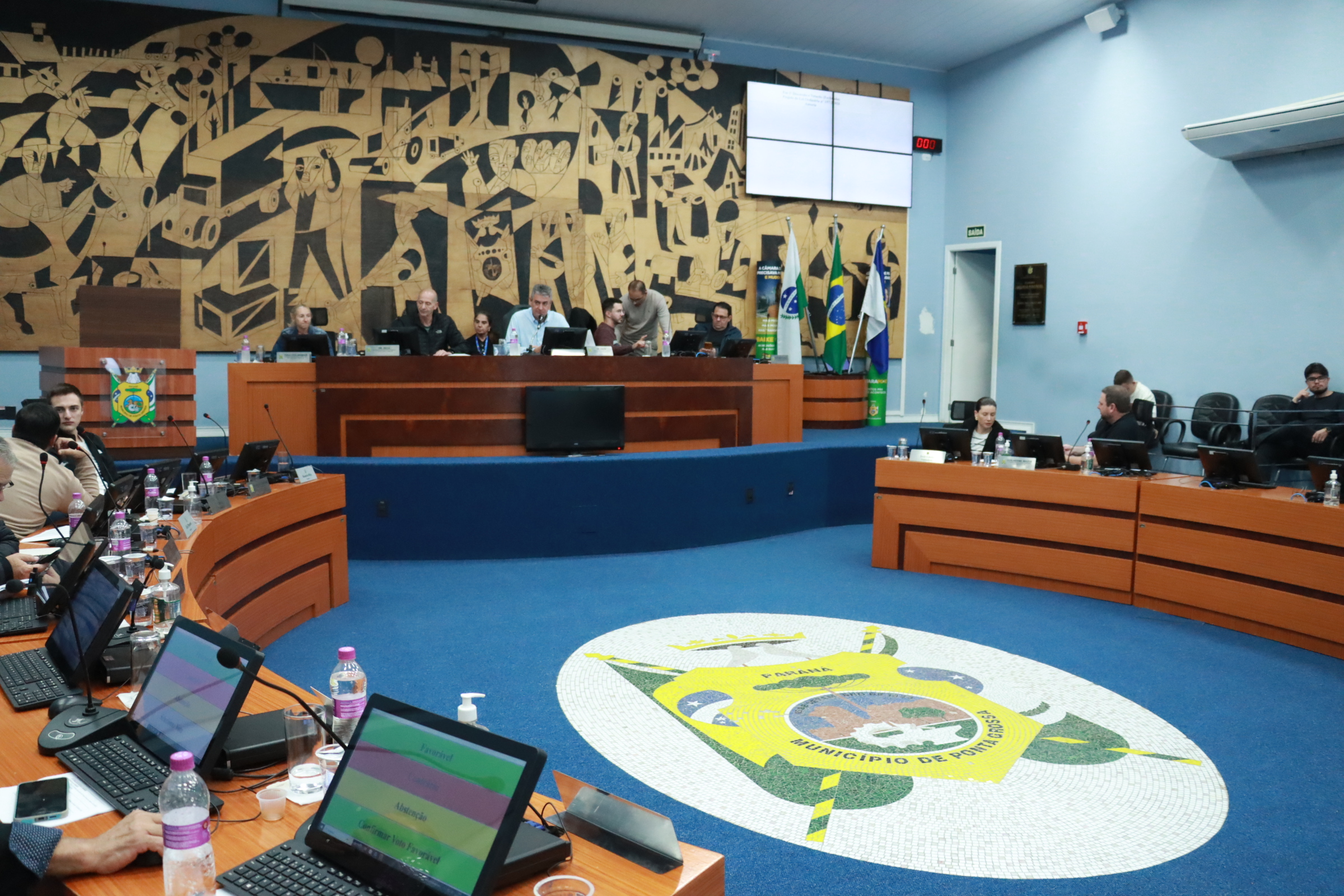 CMPG aprova concessão de mobiliário urbano com abrigos inteligentes e Wi-Fi gratuito em todas as áreas públicas do município