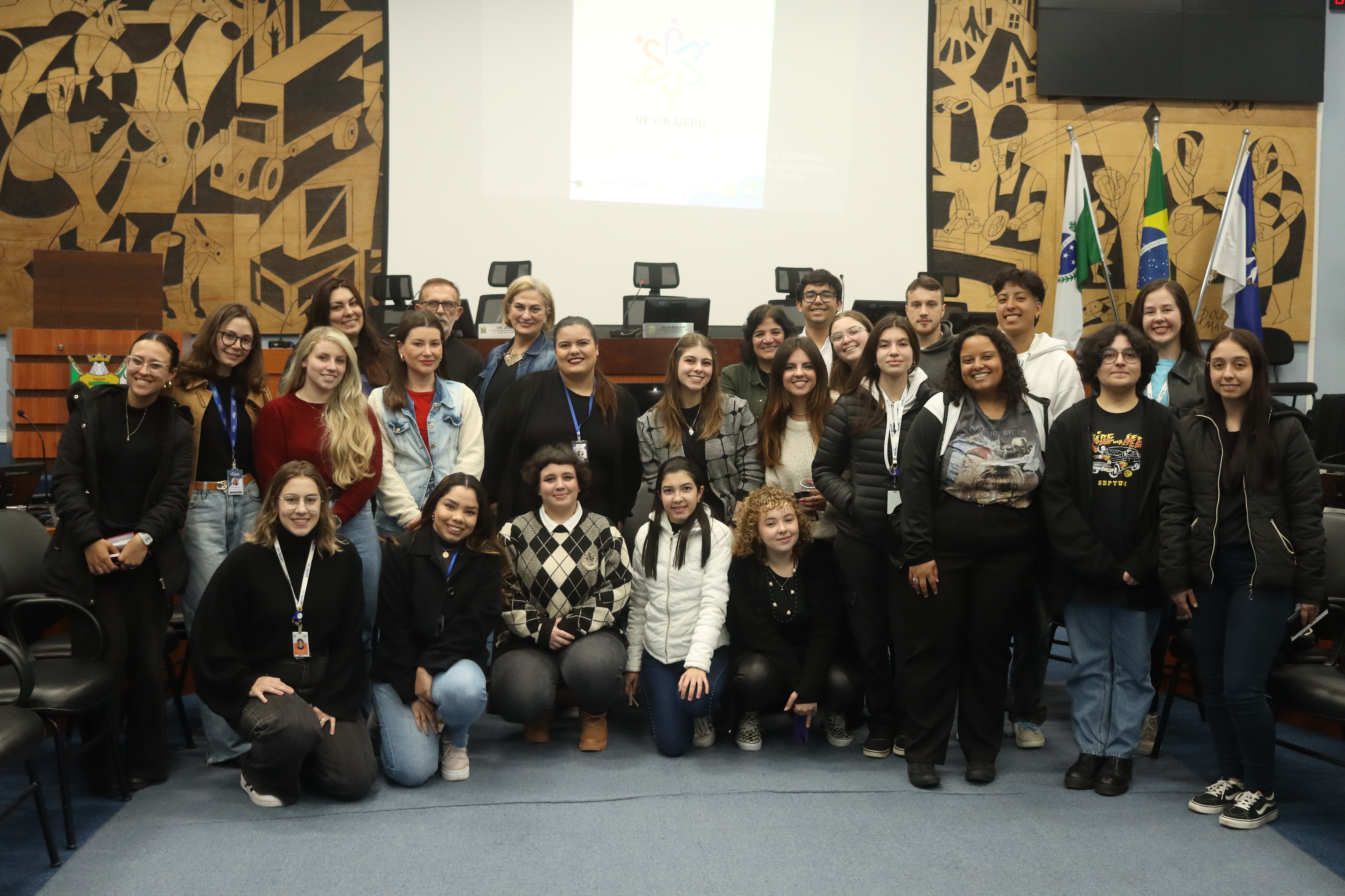 CMPG recebe lançamento de Cartilha sobre Violência Intrafamiliar