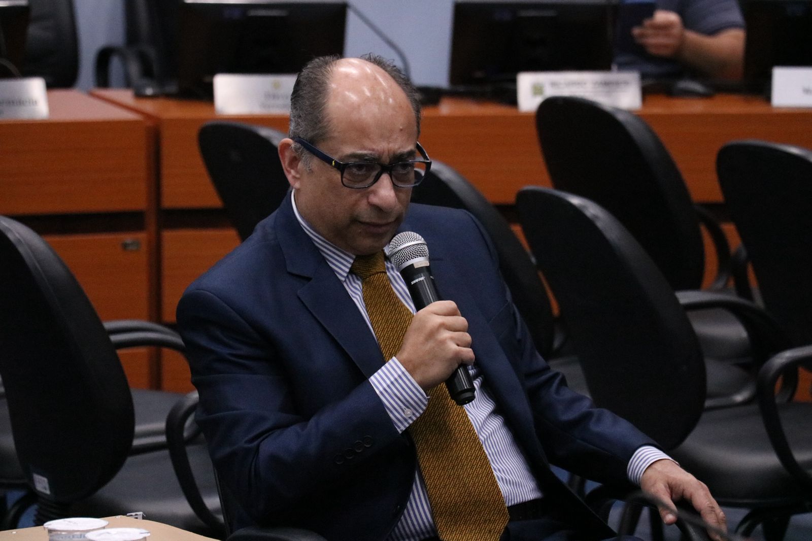 CPI do Lixo ouve procurador de licitações e contratos da Prefeitura  