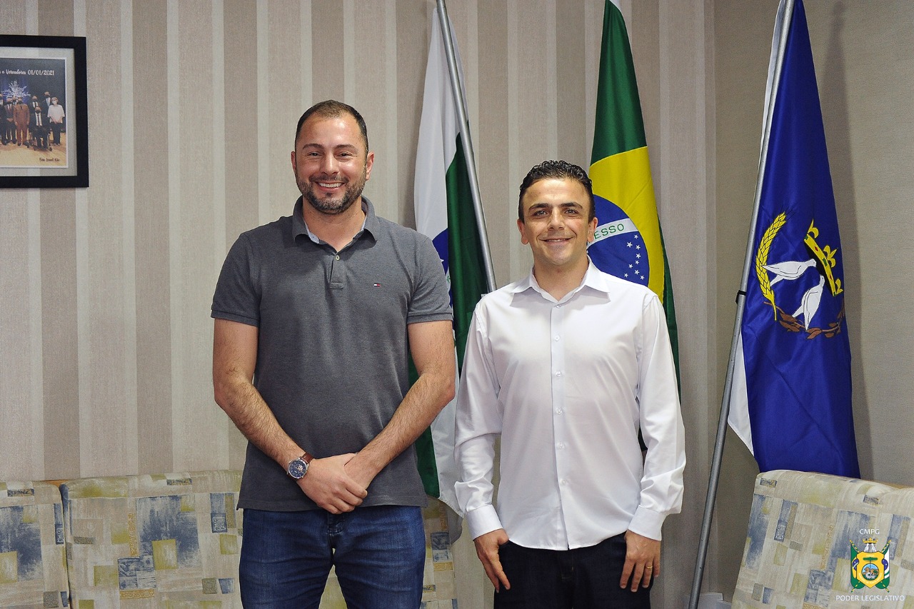 Deputado federal Aliel Machado visita a câmara