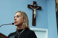 Diretora do HU-UEPG reforça importância da doação de leite materno na Tribuna Livre 