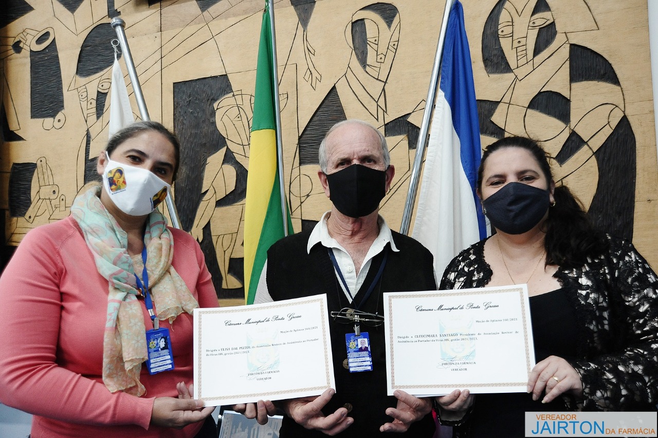 Jairton entrega moção ao Reviver   