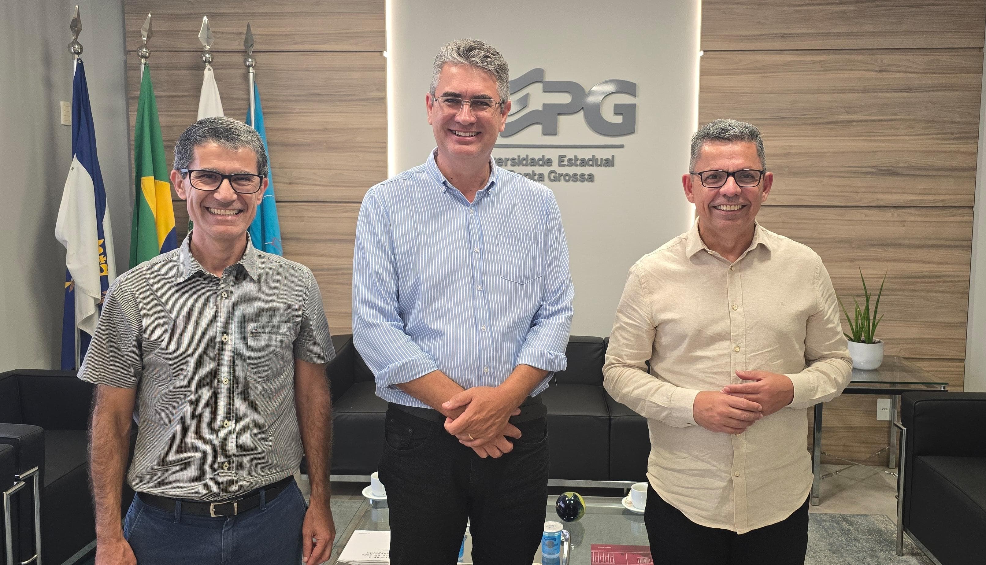 Julio Kuller visita UEPG e reitor anuncia mutirão de otorrino para Ponta Grossa