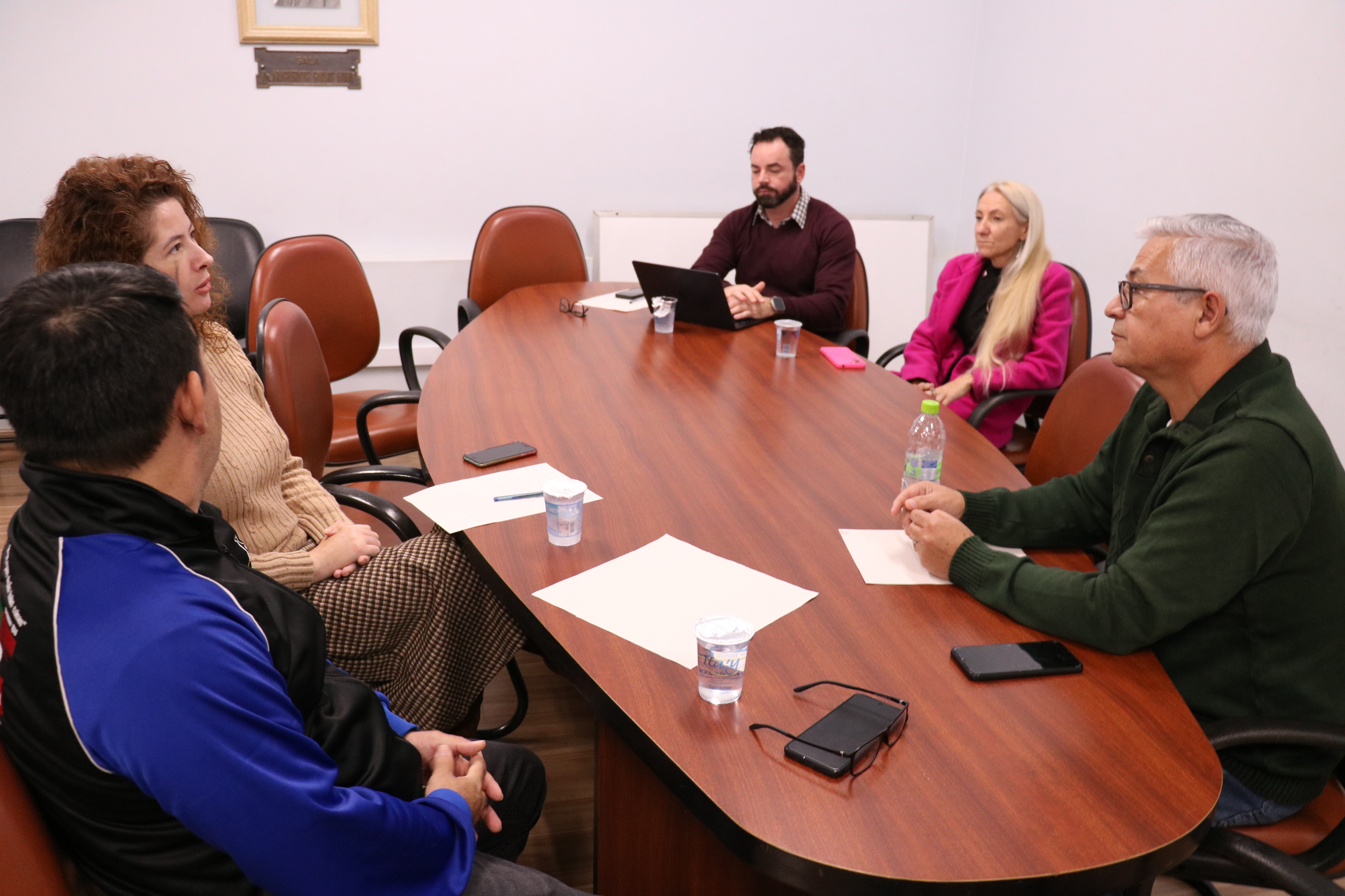 Membros da CEI do Lixo debatem andamento do relatório final  