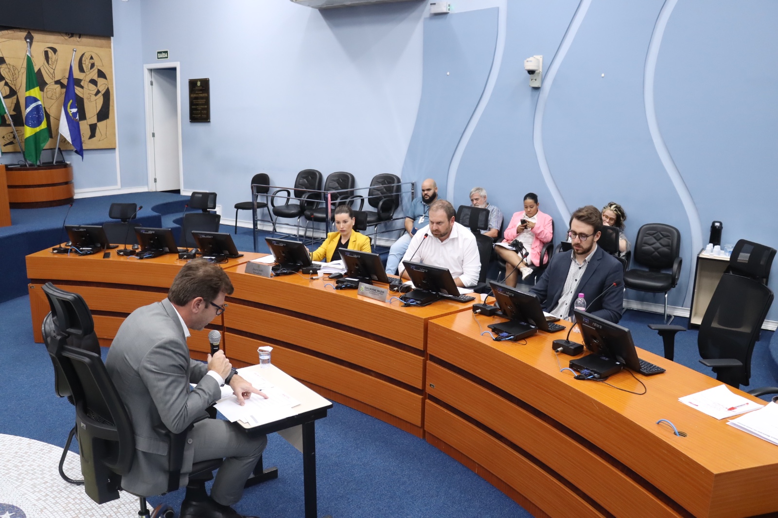 Membros da CPI da Sanepar ouvem Procurador-Geral do município