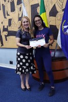 Missionária Adriana homenageia atleta ponta-grossense