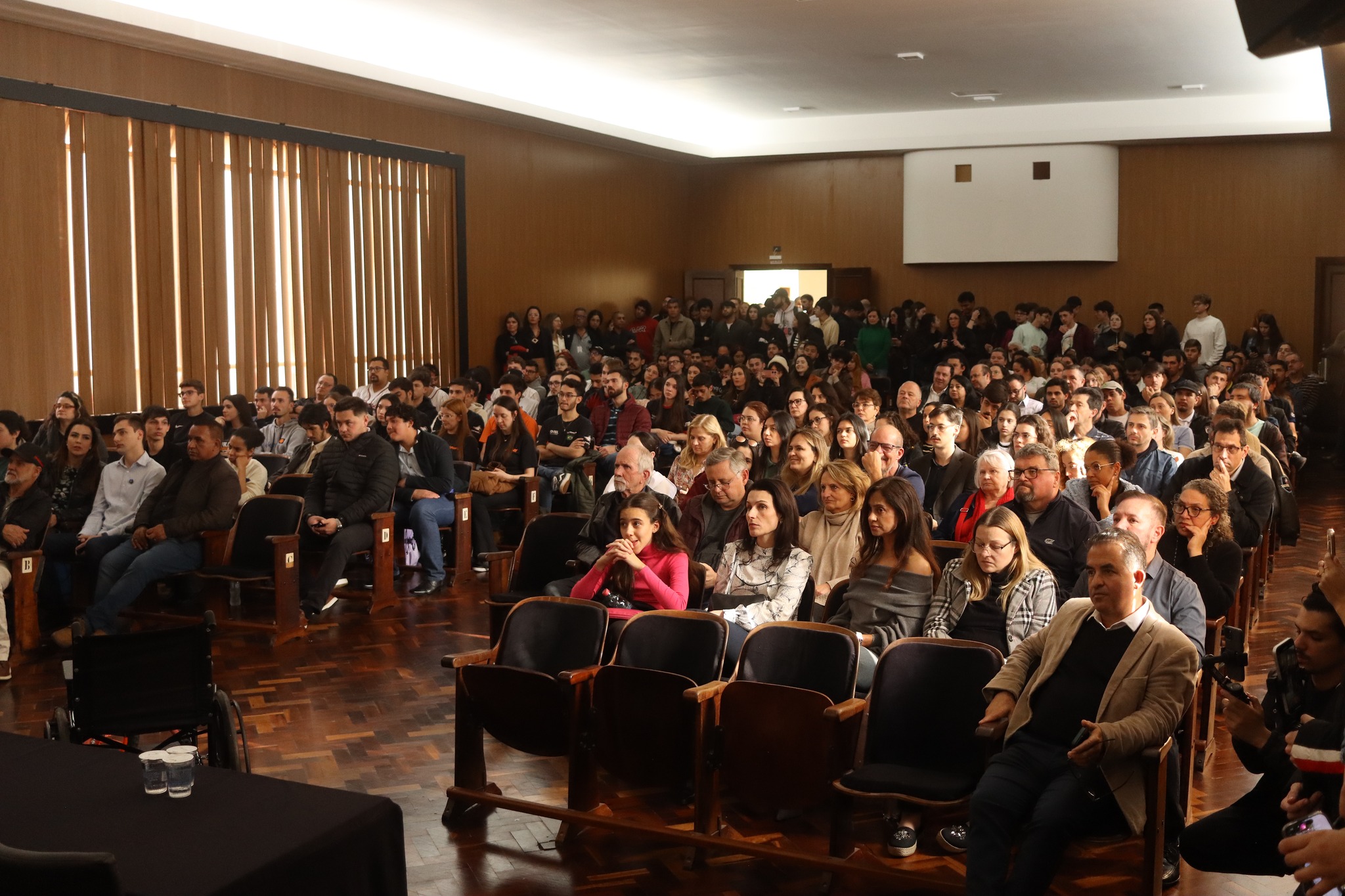 Sessão especial da Câmara Municipal lota auditório da UTFPR