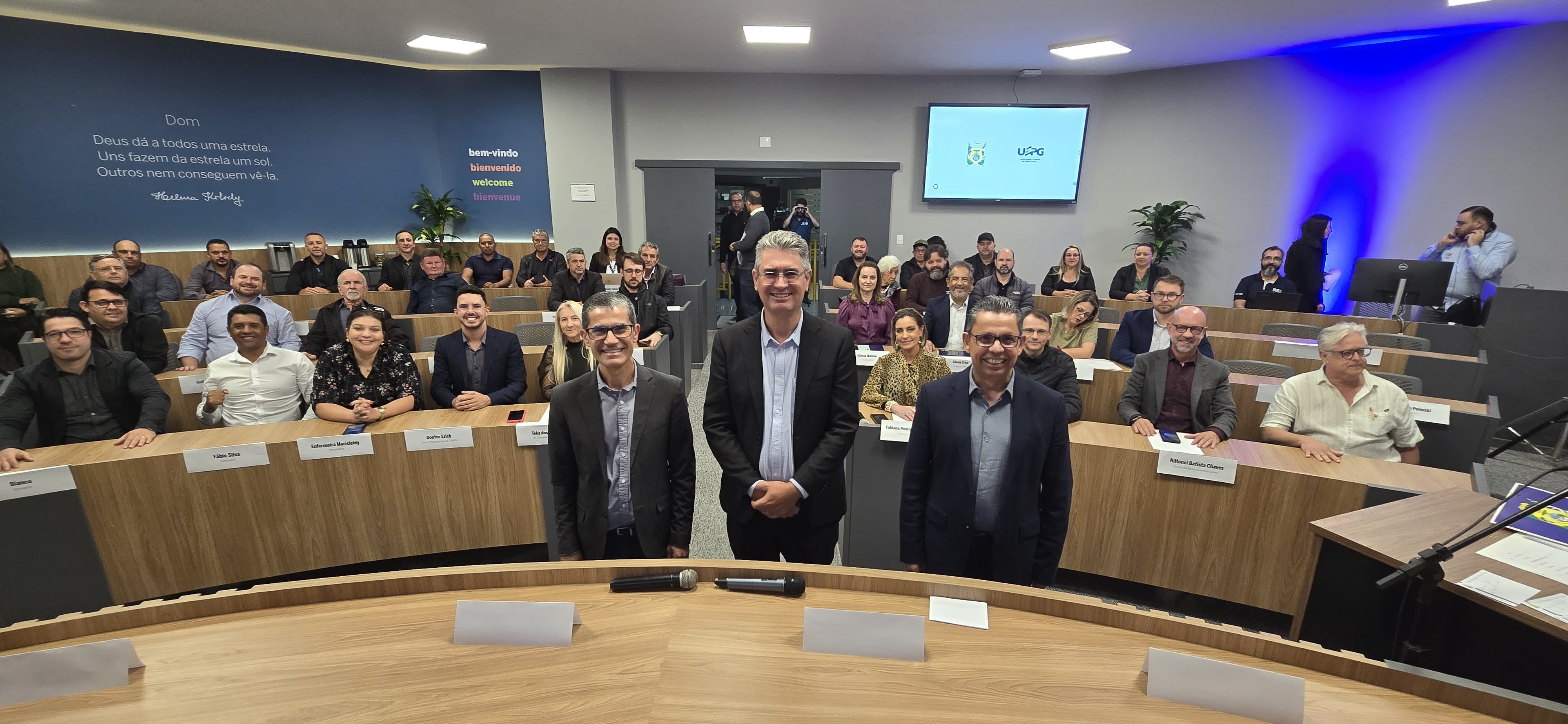 Sessão especial da Câmara na UEPG aproxima Legislativo e população em Ponta Grossa