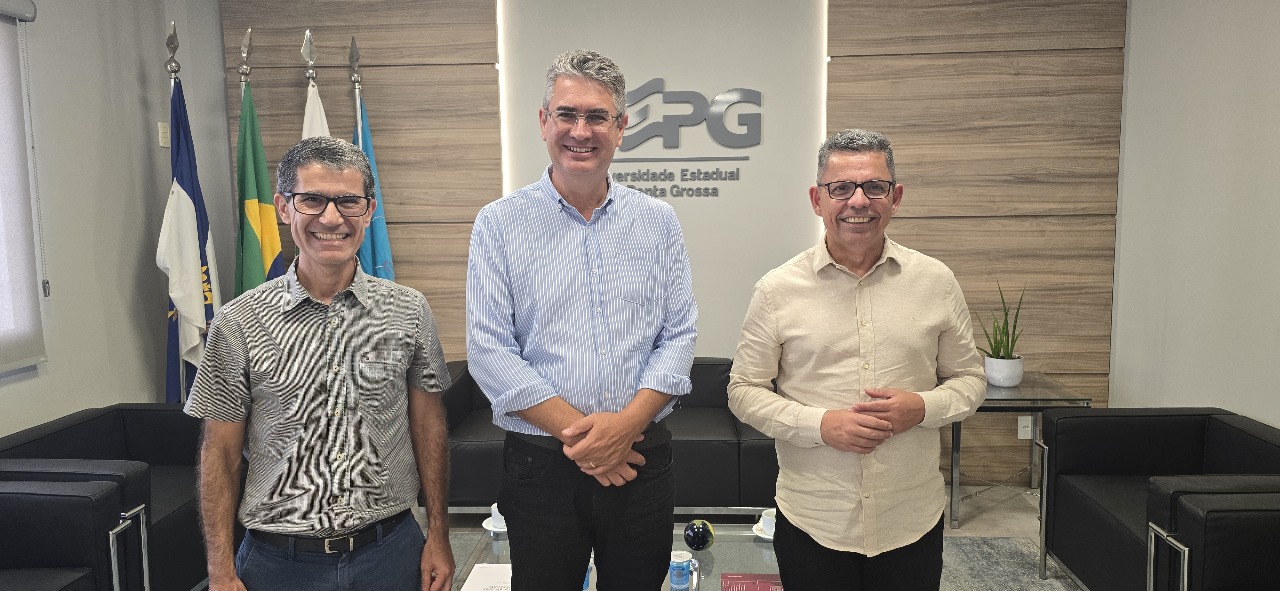 Sessão especial na reitoria da UEPG celebra parceria entre Câmara e UEPG