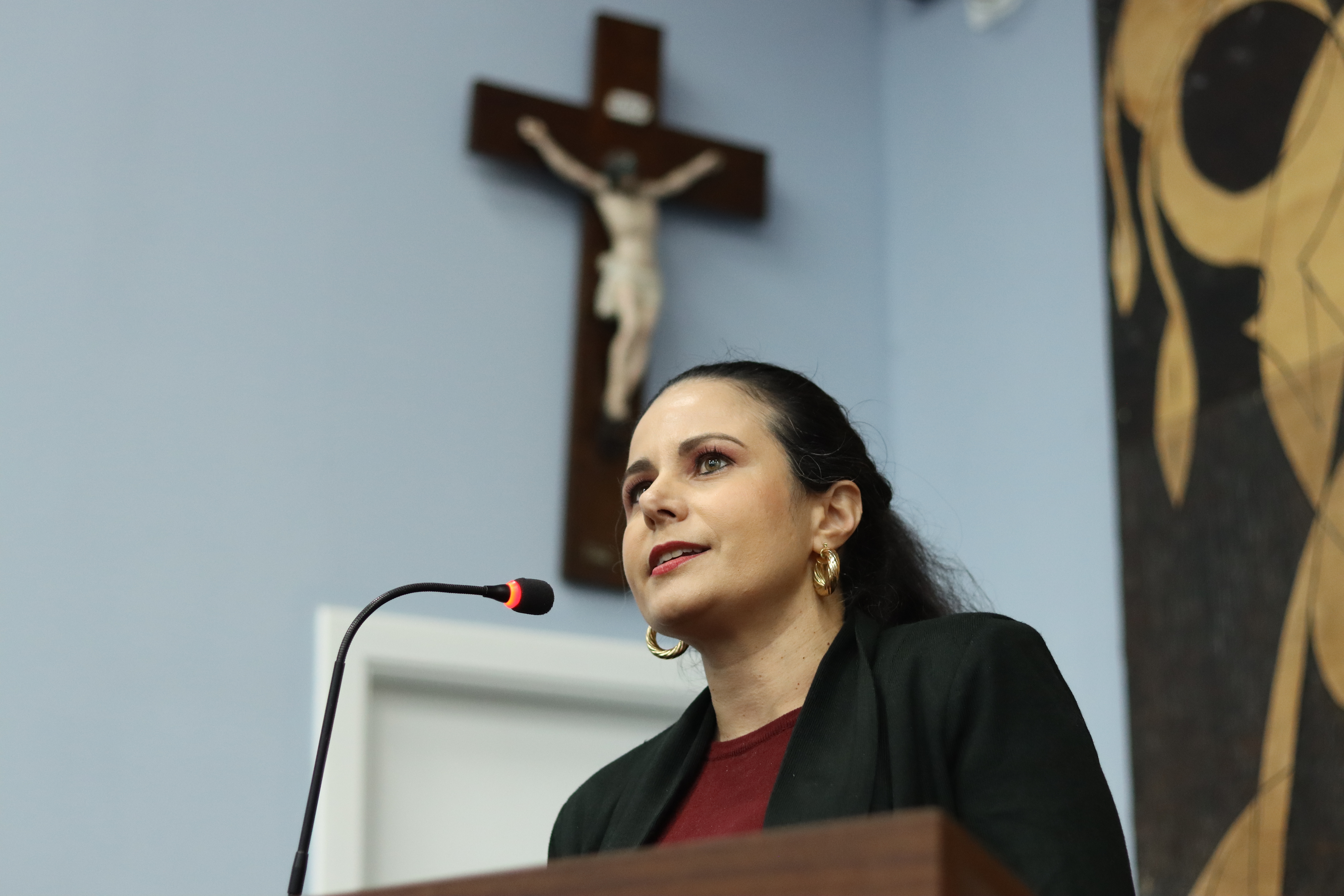 Veterinária explica relação entre violência contra animais e violência doméstica durante Tribuna Livre